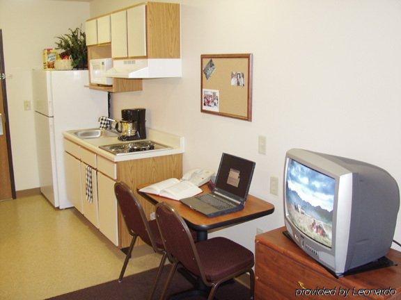 Woodspring Suites Macon North Room photo