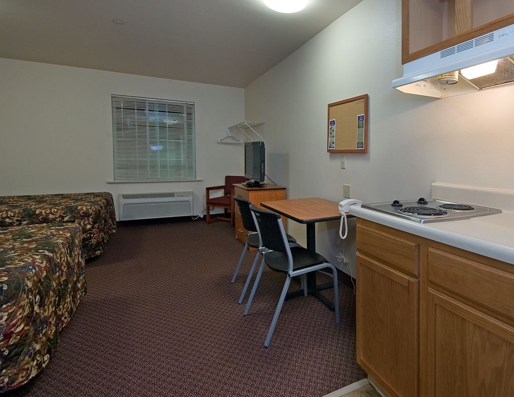 Woodspring Suites Macon North Room photo